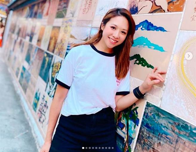 邵佩诗来台拍综艺节目，暂时停工。（图／翻摄自邵佩诗IG）