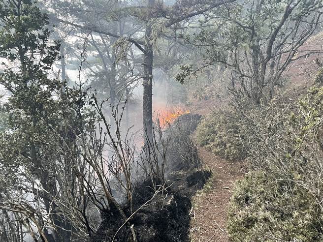 ▲南投大水窟山杜鹃营地发生森林火灾，正进行空援抢救。（民眾提供／陈淑芬南投传真）