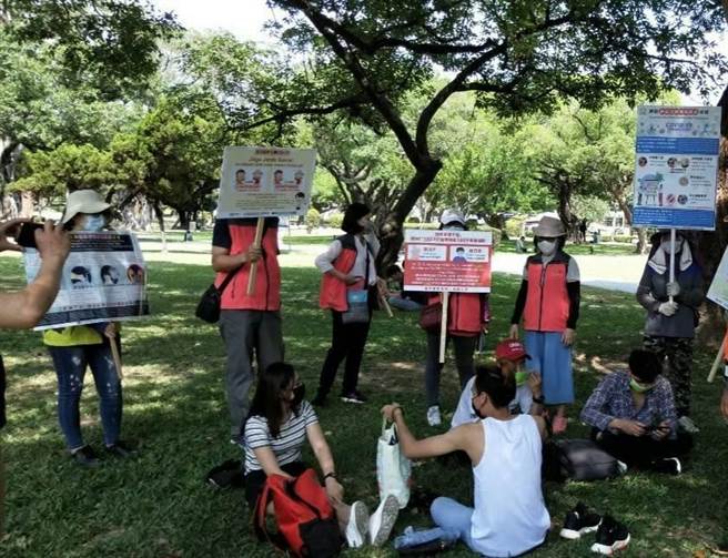 台中市劳工局加强移工防疫宣导。（台中市政府提供）