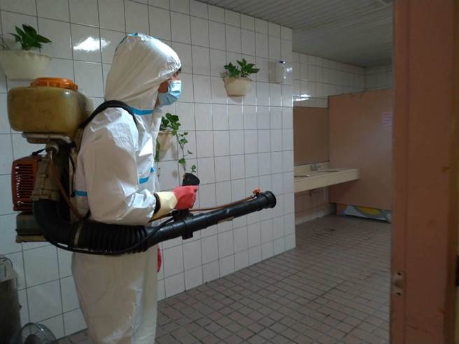 台中市政大樓預防性完成公共空間消毒。（台中市政府提供）