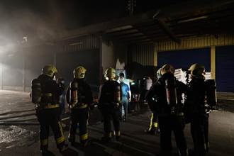 疑室外機冒煙起火 宜蘭市醬油工廠火警無人傷亡