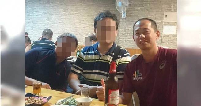 现任石牌国中专任教练的黄振伟（右）遭指控长期操弄全运会选拔赛成绩，连「监视器厂商」都知情。（图／翻摄黄振伟脸书