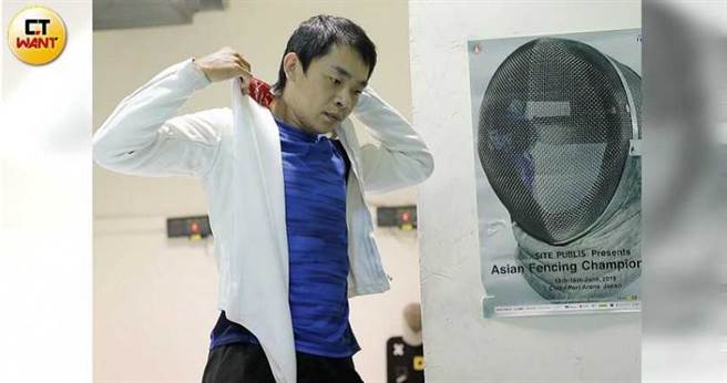 击剑选手陈俊辰有13年击剑资歷，表现亮眼，却连续二年在全运会选拔赛遭吹黑哨，失去代表权。（图／黄耀徵摄）