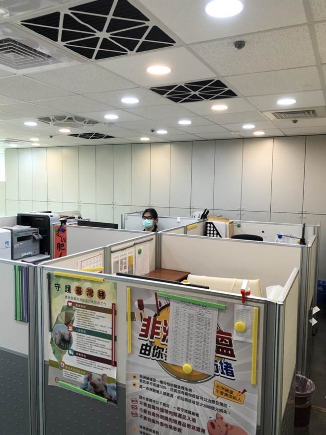 避免疫情，绿委周春米办公室仅一人轮值进办公室，其余採远距上班 (周春米办公室提供)