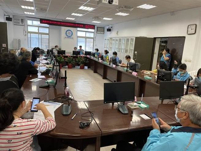 连江县长刘增应紧急发布8项措施，县府即日起採异地办公，呼吁防疫人人有责，停止非必要人际交流互动。（连江县政府提供）