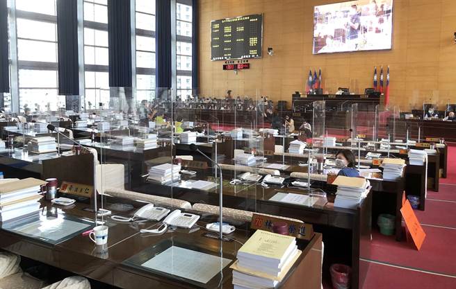 台中市議會今天議程進行業務質詢。（陳世宗攝）