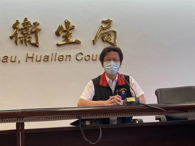 雙北疫情擴散，不少遊子選擇返回花蓮躲避疫情，在地人擔心病毒是否會隨返鄉人潮滲入迄今仍然零確診的淨土。衛生局呼籲，從外地返鄉的民眾適時在家休息，若發現身體不適或對自身健康有疑慮，則能到花蓮四大醫院快篩站進行篩檢。（羅亦晽攝）