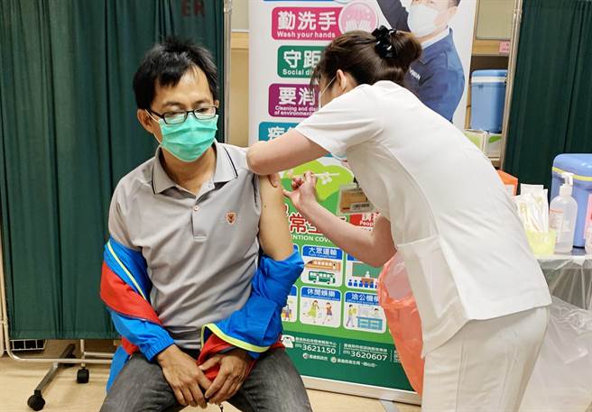 疫苗數不足，嘉義縣預約接種只打到今天17日，其餘已預約民眾需等到疫苗充足再施打。（呂妍庭攝）
