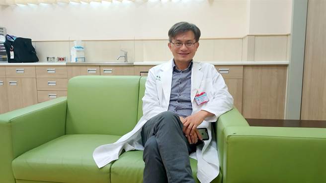 台南市立安南醫院副院長蘇冠賓提醒台灣將面對疫後新生活。（台南市立安南醫院提供／程炳璋台南傳真）