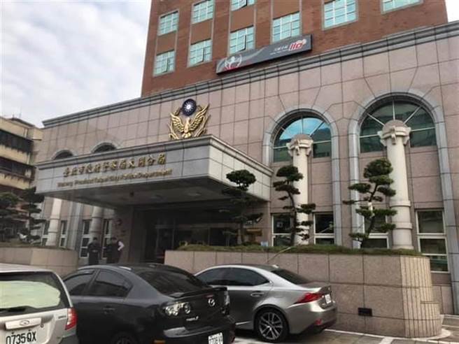 临检到万华阿公店染疫小姐的同居人，大同分局4员警筛隔离。（图／翻摄自大同分局）