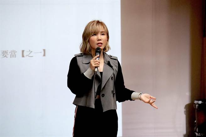 李佳薇之前受邀到校园分享人生经验。（南应用科技大学提供）