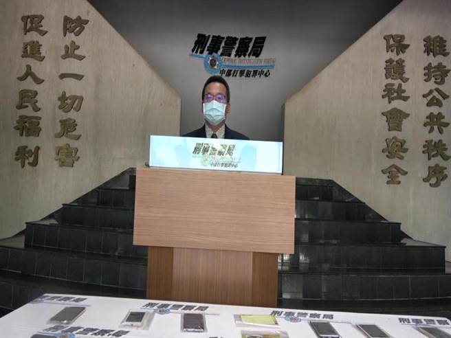 刑事局中部打击犯罪中心查获在网路世界专骗女网友，以花言巧语与利诱女网友加入诈欺车手集团。（卢金足摄）