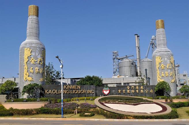 金酒公司重啟防疫酒精生產線，強化金門防疫能量。（李金生攝）