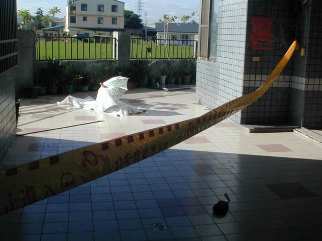 男子先以打火机敲击女友右脑，造成对方昏厥，再以浴巾勒绞颈部致死，自己之后再从7楼住家跳下。（中时资料照）