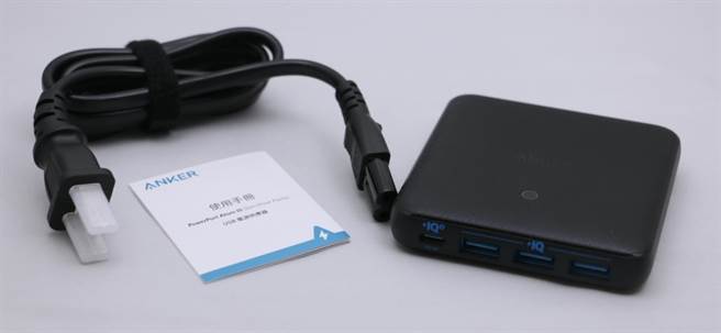 Anker A2045 PowerPort Atom IlI Slim內附配件。（黃慧雯攝）