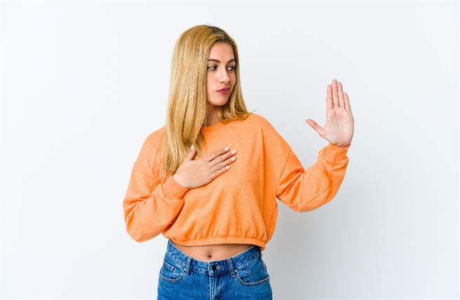 射手座、双子座、魔羯座及水瓶座的人最会为爱设停损点，在感情中，若对方没有好好珍惜他们的真心，那么他们就会果断选择放弃，不愿意在原地等人。（图／Shutterstock）