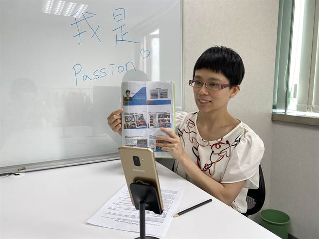 疫情嚴峻下，「1HR遠距面試功能」讓面試更安全便利。（圖/1111人力銀行提供）