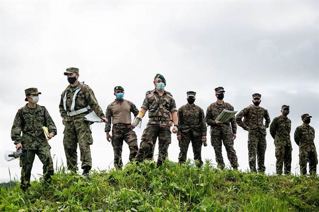 日本美國法國的演習成員合照。(圖/Marine Corps)