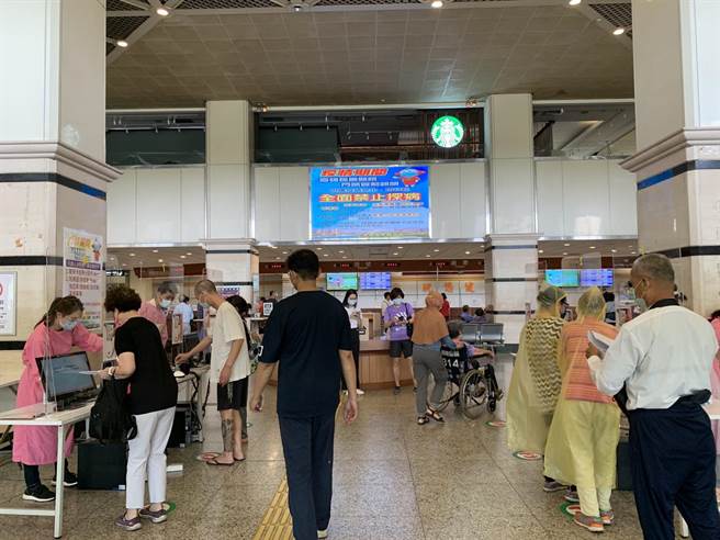 高雄长庚医院18日起暂缓非急迫性住院、手术（含门诊手术）、健检等相关服务。（高雄长庚医院提供／袁庭尧高雄传真）