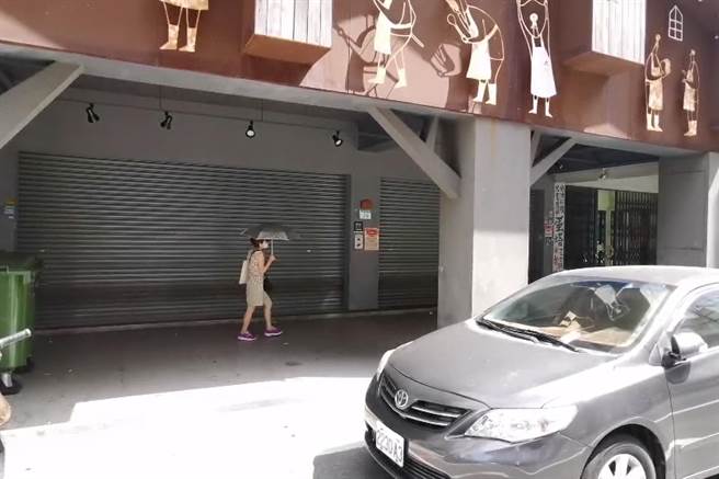 薄多义桃园站前店9日中午有确诊者足迹，业者17日获悉紧急宣布停业一日再度大消毒。（蔡依珍摄）