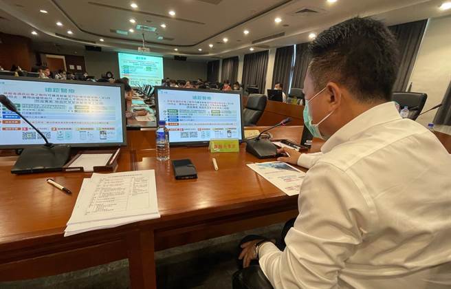 新冠肺炎疫情升溫，嘉義縣政府今17日傍晚緊急召開專案會議，確定5月28日前，全縣停止告別式公祭。（嘉義縣政府提供∕呂妍庭嘉義傳真）