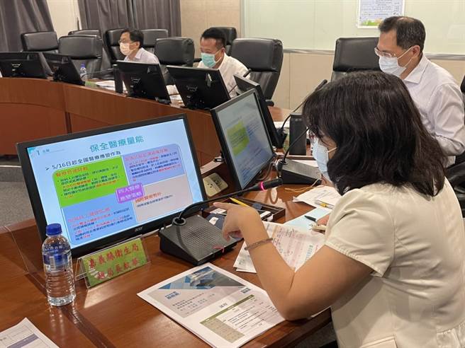 新冠肺炎疫情升溫，嘉義縣政府今17日傍晚緊急召開專案會議，確定5月28日前，全縣停止告別式公祭。（嘉義縣政府提供∕呂妍庭嘉義傳真）