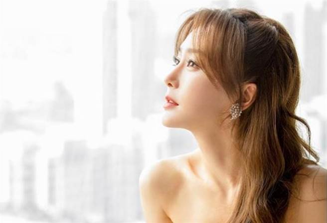 大陆女星秦岚脸正身材好。（图／IG@秦岚）