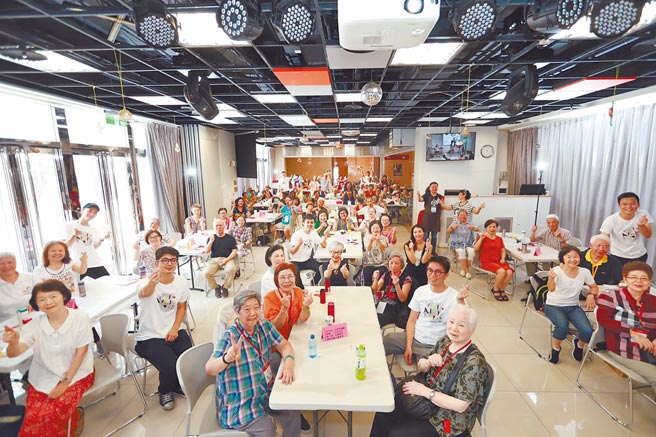 新北旺年天团一度引发轰动，但因兵役制度改变，只能走入歷史。（新北市民政局提供／叶德正新北传真）