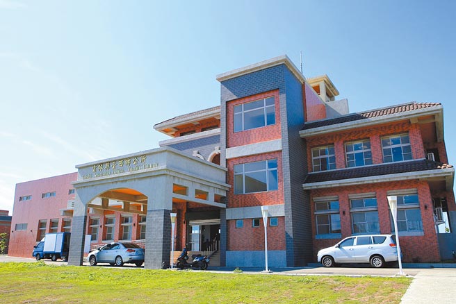 雲林縣台西鄉新公所2014年動工興建，如今克服弊案正式啟用。（張朝欣攝）