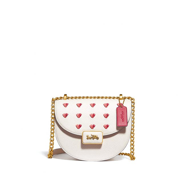 Coach Alie Saddle馬鞍包2萬1800元。（Coach提供）