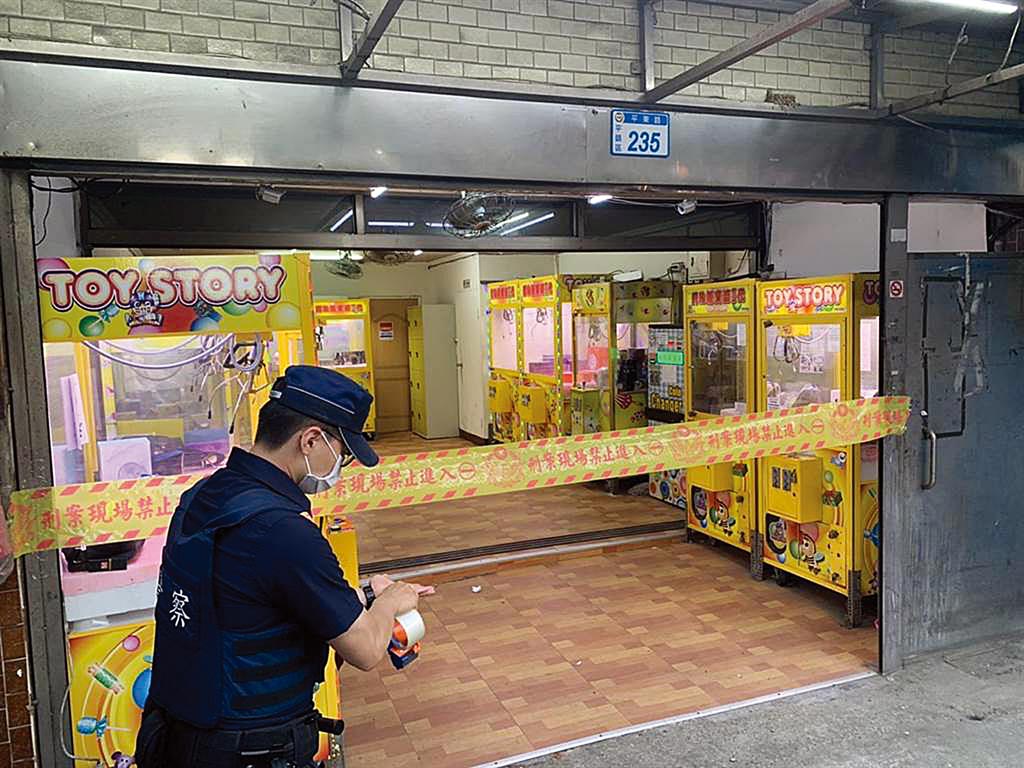 台北市夾娃娃機店、釣蝦場17日下午4點起全面暫停營業，桌遊店和AR、VR店家也都會要求停業。（本報資料照片）