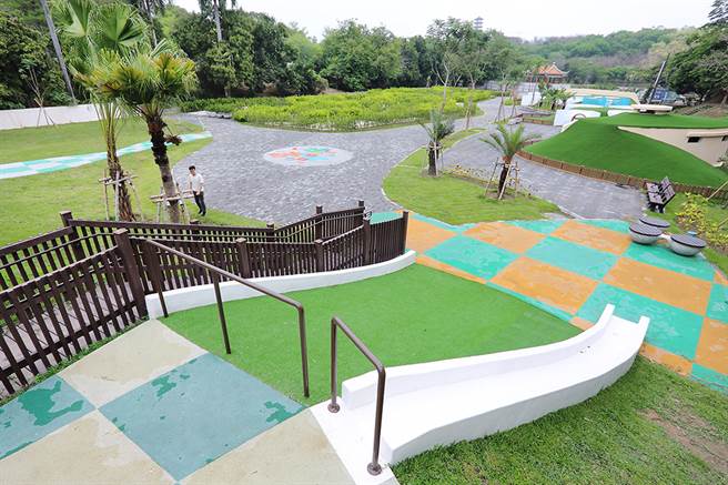 市府与自来水公司携手，将占地超过0.6公顷的骑马场，改建为全国最大的迷宫花园。（摄影/Carter）