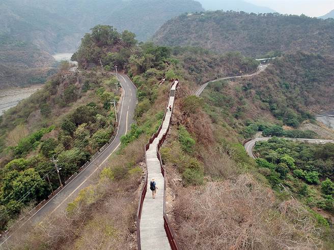 龙头山步道沿途景色壮丽。(摄影/Carter)