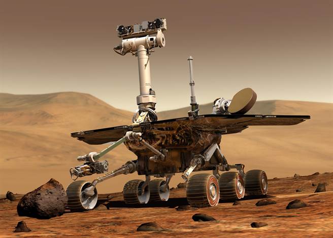 祝融號與2004年登陸火星的精神號、機會號設計相似，但重量更重些，其中精神號工作7年多，機會號則工作了14年半。圖為精神號。（圖／NASA)