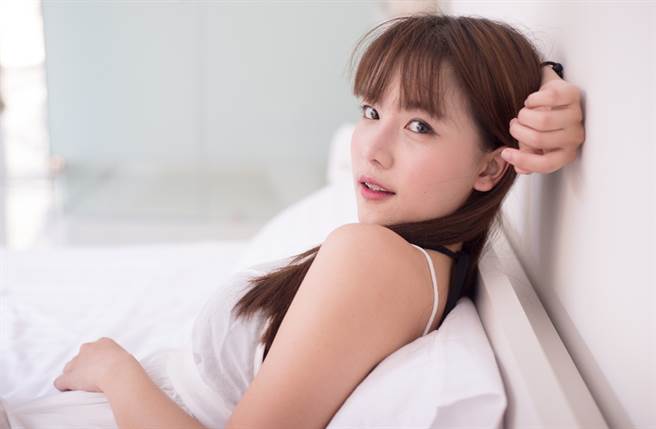 生肖鸡、蛇以及马的女性在感情中虽然常常嘴硬，心肠却很软，她们或许经常挑剔或是碎念另一半，但其实心里还是非常疼爱老公，对伴侣十分体贴。（图／Shutterstock）