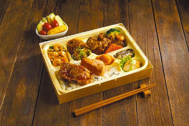 「飨食天堂」外带外送餐盒。（飨宾餐旅事业提供）