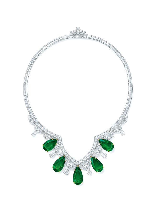 海瑞温斯顿New York系列Cathedral祖母绿钻石项炼，5颗祖母绿共重约65.63克拉。（Harry Winston提供）