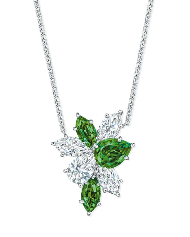 海瑞温斯顿Winston Cluster系列祖母绿钻石坠炼。（Harry Winston提供）