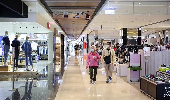 国内外品牌进驻高雄商场，城市的经济发展与观光前景看好。（摄影/Carter）