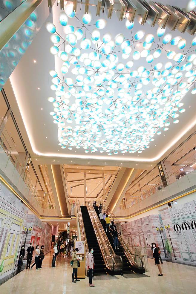 大厅为气派的挑高空间，宽敞开阔给予顾客尊荣感。（摄影/Carter）