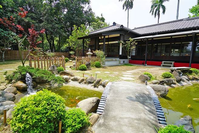 日式庭园伴随灰瓦厝走过悠悠岁月，见证老屋的过去与新生。（摄影/Cindy Lee）