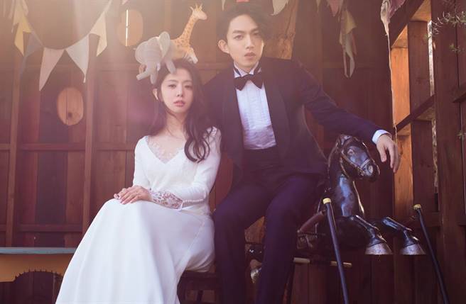 林宥嘉与丁文琪2017年结婚，如今已是一双儿女的爸妈。(翻摄自林宥嘉脸书)