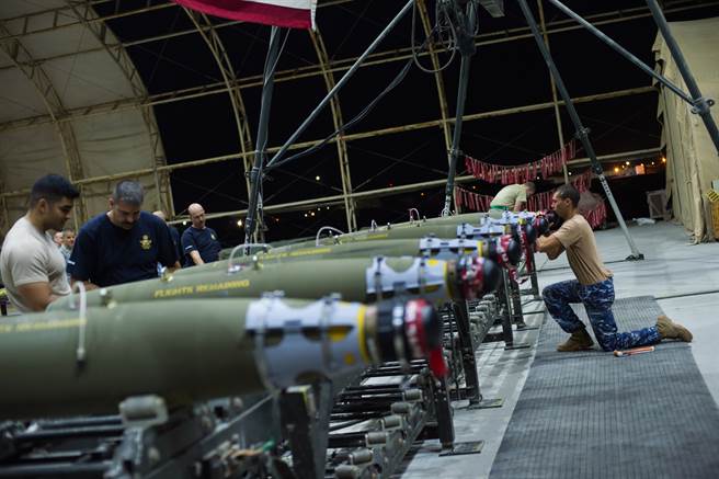 美眾议员欧玛痛批，在平民死伤不断出现时向以色列提供弹药，简直「骇人听闻」。图为JDAM。（图／DVIDS）