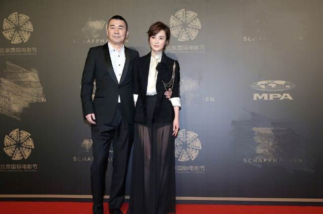 男星陈建斌和爱妻蒋妻妻结婚15年，感情仍相当恩爱。(图/ 摘自蒋勤勤微博)