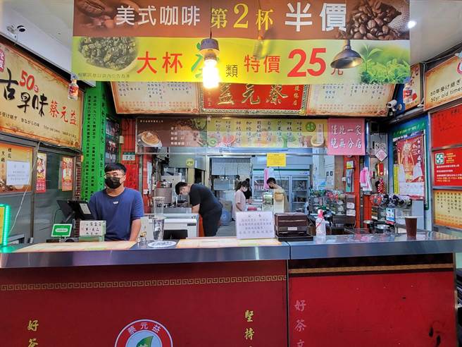 北投「蔡元益红茶」拥有55年歷史，受到不少当地人喜爱。（照片/游定刚 拍摄）