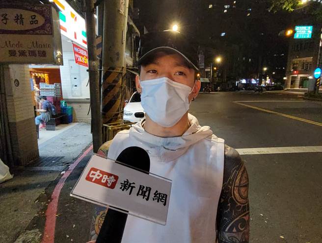 萧先生表示，收到网路谣言，会自行上网查证。（照片/游定刚 拍摄）