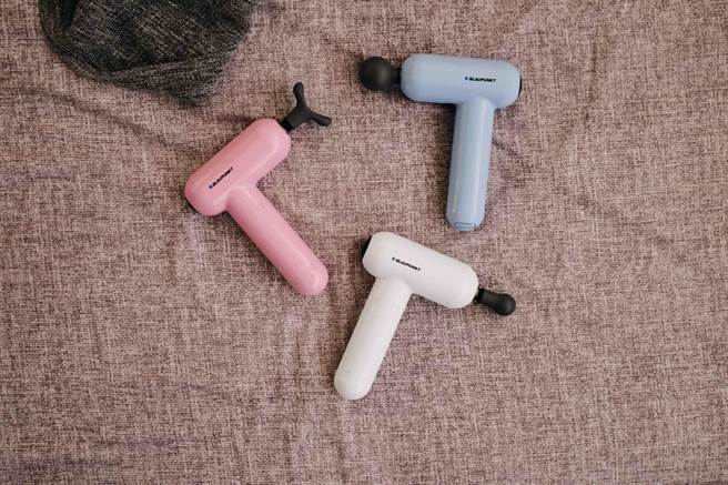 BLAUPUNKT 藍寶mini USB隨身筋膜震動按摩槍，原價5990元，特價3990元。（HOLA提供）