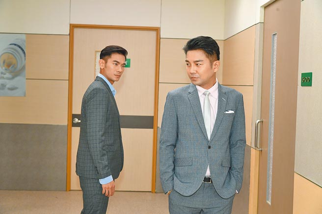 谢承均（右）、亮哲在《天之骄女》对戏精彩。（三立提供）