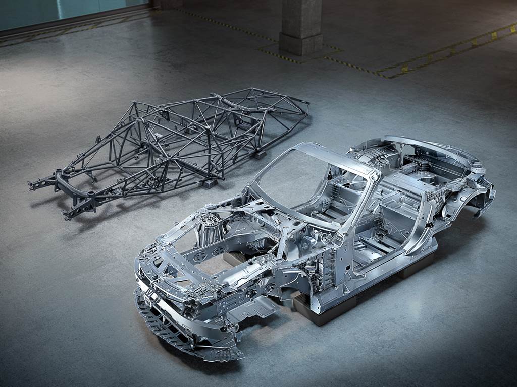 炫技？ Mercedes-Benz 說 SL 車系的車體架構沒有一處是沿用上一代的零件
