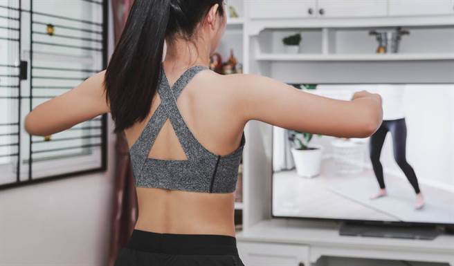 宅在家也要顾肌力，名医带练「大力金刚腿」，强化腿力又瘦身。(示意图/Shutterstock)